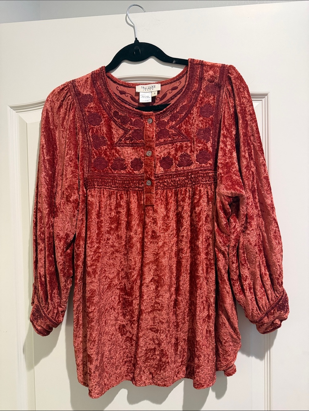 Tru Luxe red orange velvet embroidered top size small